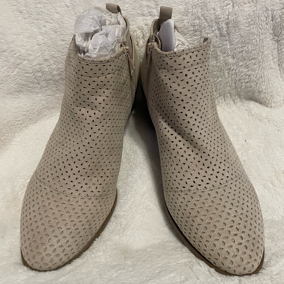 New in box taupe booties. Womens size 12W. - Picture 1 of 6